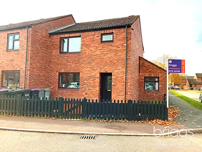 3 Bedroom Semi-Detached House For Sale In Black Prince Avenue, Market Deeping, PE6