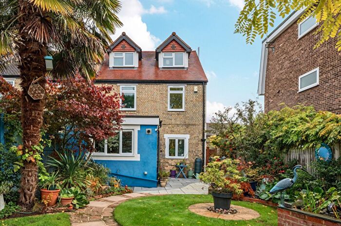 4 Bedroom Semi Detached House For Sale In Shaftesbury Avenue, New Barnet, Barnet, EN5