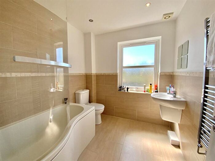 3 Bedroom End Of Terrace House For Sale In Blenheim Avenue, Stony Stratford, Milton Keynes, MK11