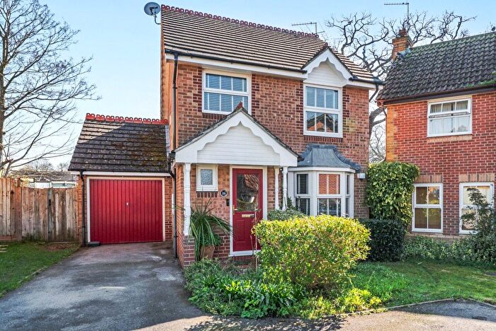 3 Bedroom Detached House For Sale In Cater Gardens, Guildford, GU3