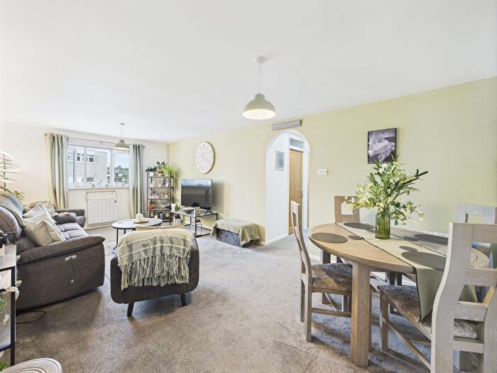 2 Bedroom Flat For Sale In Hales Orchard, Worcester, Worcestershire, WR2