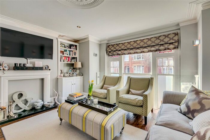 2 Bedroom Flat To Rent In Fulham Park Gardens, Fulham, London, SW6