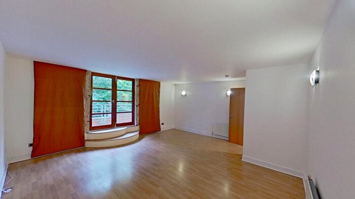 4 Bedroom Flat To Rent In West Mill Road, Edinburgh, EH13