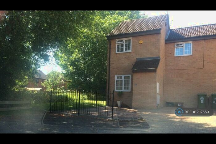 2 Bedroom End Of Terrace House To Rent In Jacksons Drive, Cheshunt, EN7