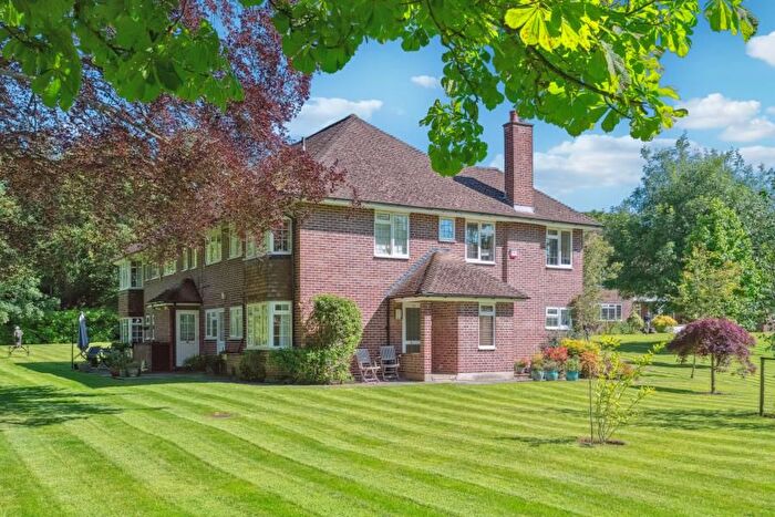 2 Bedroom Flat To Rent In The Glen, Northwood, HA6