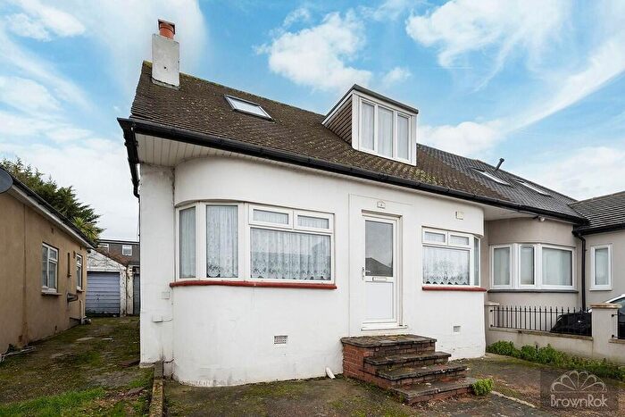 4 Bedroom Semi-Detached Bungalow For Sale In Hillway, London, NW9
