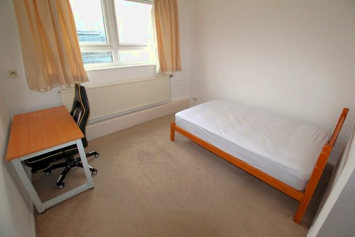 1 Bedroom Flat To Rent In Friary House, The Friary, GU1