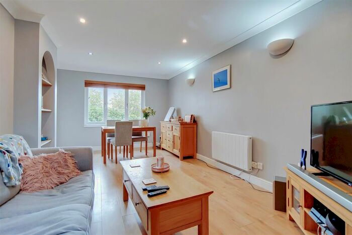 2 Bedroom Flat To Rent In Rawsthorne Close, London, E16