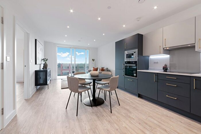 2 Bedroom Flat To Rent In Dukes Road, Walthamstow, E17