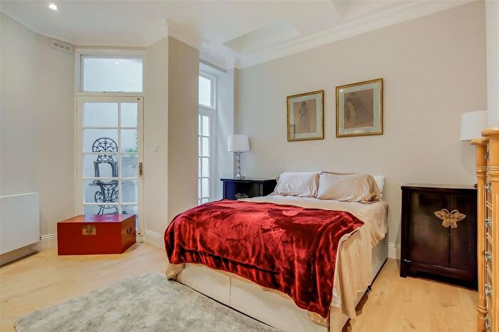 2 Bedroom Flat To Rent In Cornwall Gardens, London, SW7