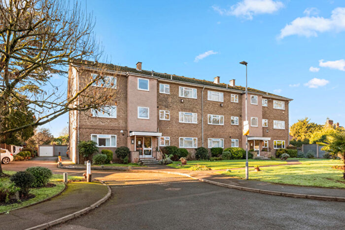 2 Bedroom Apartment For Sale In Ash Tree Close, Surbiton, KT6