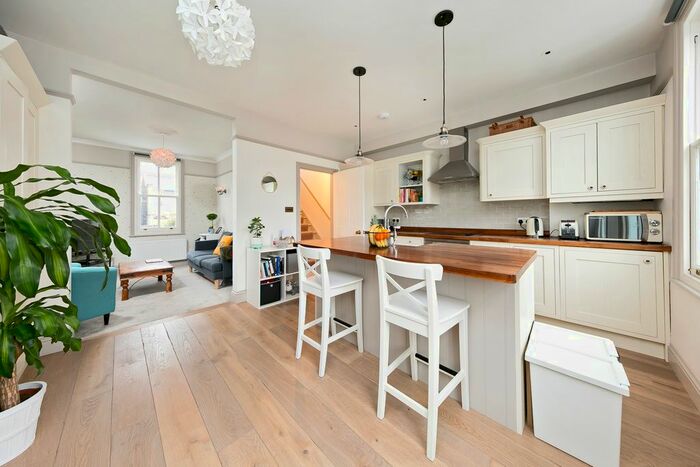 2 Bedroom Flat To Rent In Grove Place, London, W3