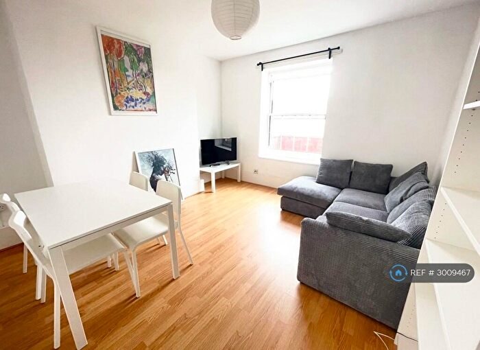 3 Bedroom Flat To Rent In Crandale House, London, E5