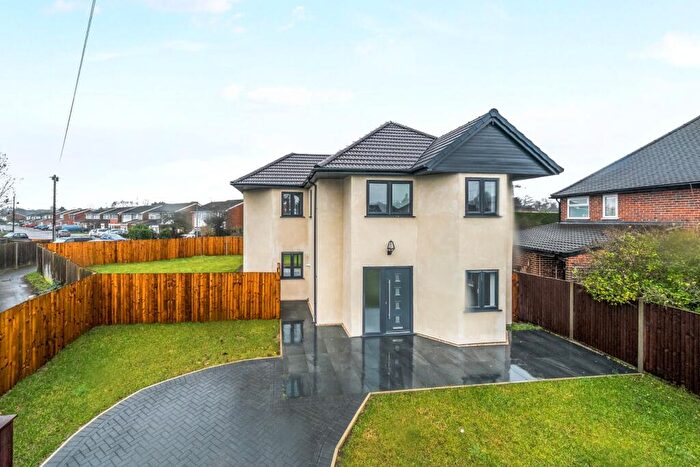 3 Bedroom Detached House For Sale In Silo Drive, Farncombe, Surrey, GU7