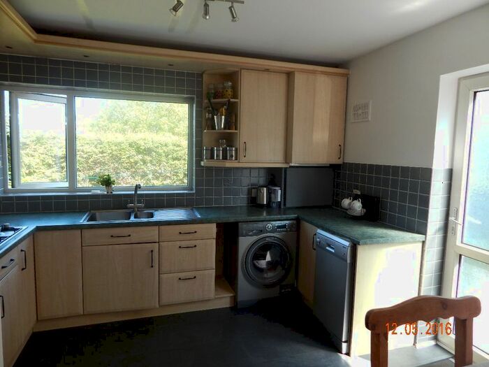 4 Bedroom Detached House To Rent In Chestnut Grove, Sprotbrough, DN5