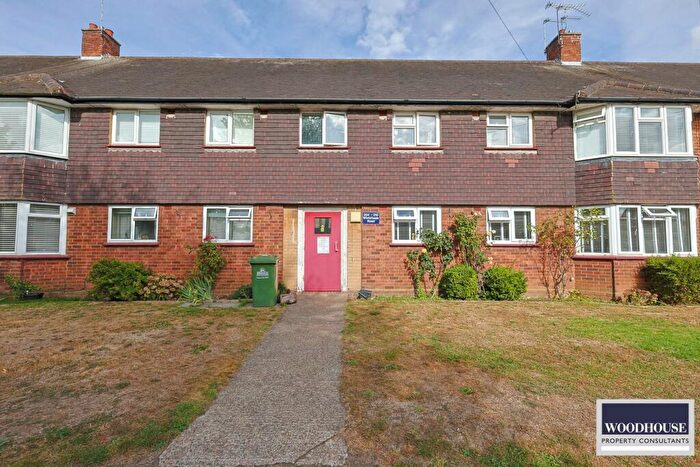 3 Bedroom Apartment For Sale In Whitefields Road, Cheshunt, EN8