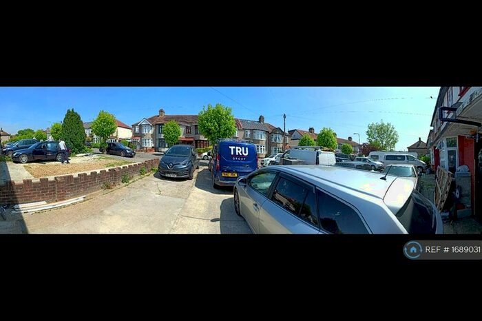 4 Bedroom Terraced House To Rent In Cypress Grove, Ilford, IG6