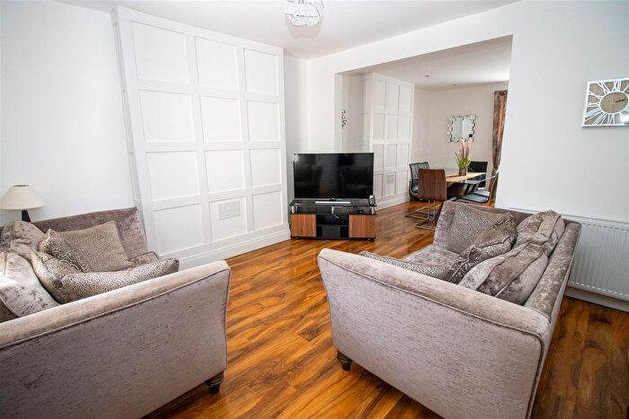 2 Bedroom Flat For Sale In B Wellogate Place, Hawick, TD9