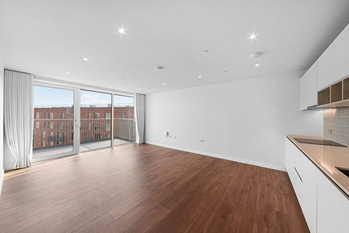 3 Bedroom Flat To Rent In Evelyn Street, London, SE8