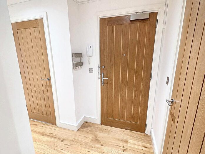 2 Bedroom Flat For Sale In Christopher Road, East Grinstead, RH19