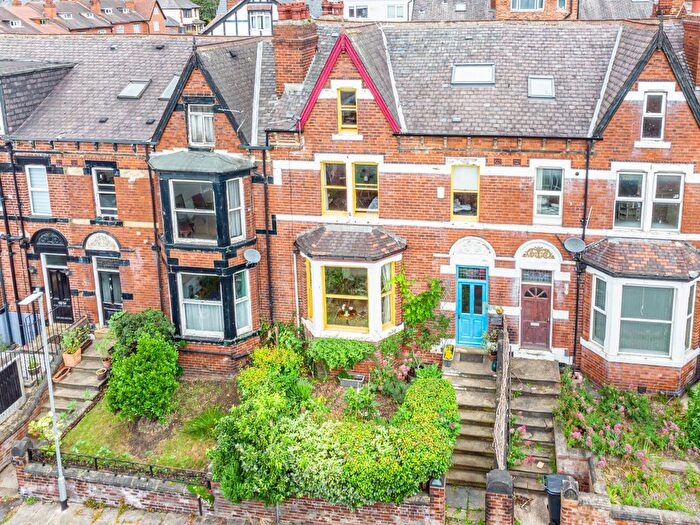 5 Bedroom Terraced House For Sale In Roundhay Mount, Leeds, LS8