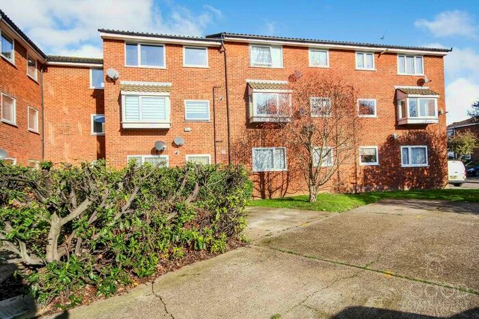 1 Bedroom Apartment For Sale In Swanshope, Loughton, IG10
