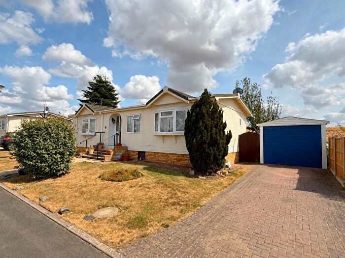 2 Bedroom Park Home For Sale In Rose Crescent, Dodwell, Stratford-upon-Avon, CV37