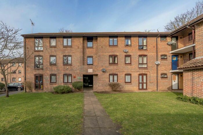 2 Bedroom Flat To Rent In Anstice Close, London, W4