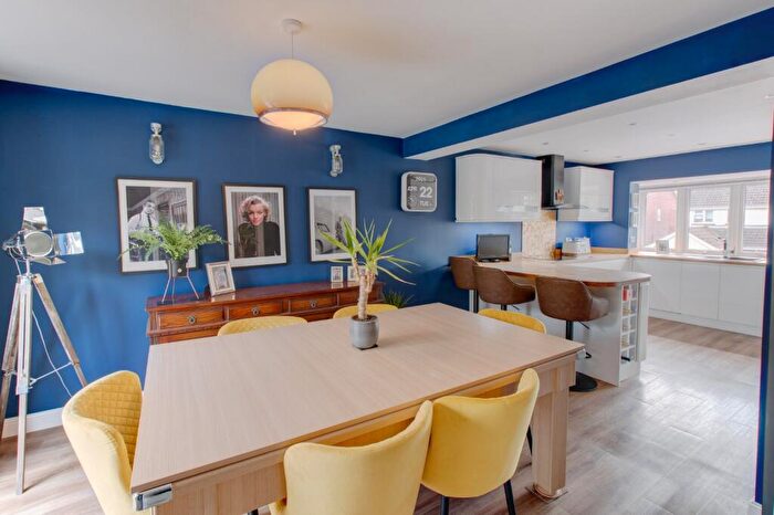 4 Bedroom Detached House For Sale In Miller Close, Bromsgrove, Worcestershire, B60