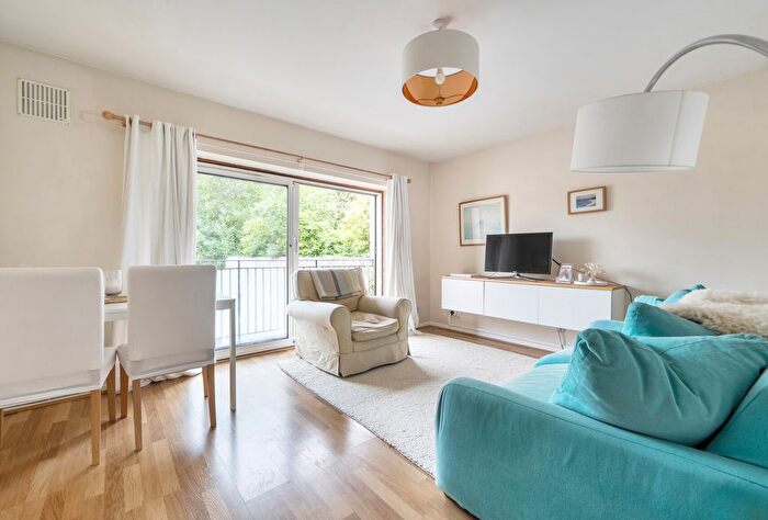 2 Bedroom Flat For Sale In Melcombe Road, Bath, BA2