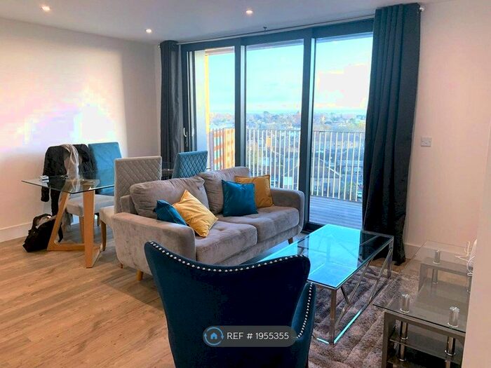 2 Bedroom Flat To Rent In Kempton House, Staines-Upon-Thames, TW18