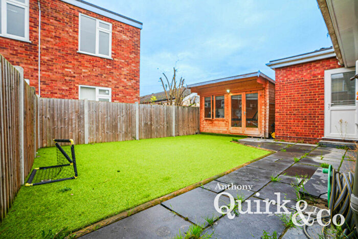 2 Bedroom Detached Bungalow For Sale In Tilburg Road, Canvey Island, SS8