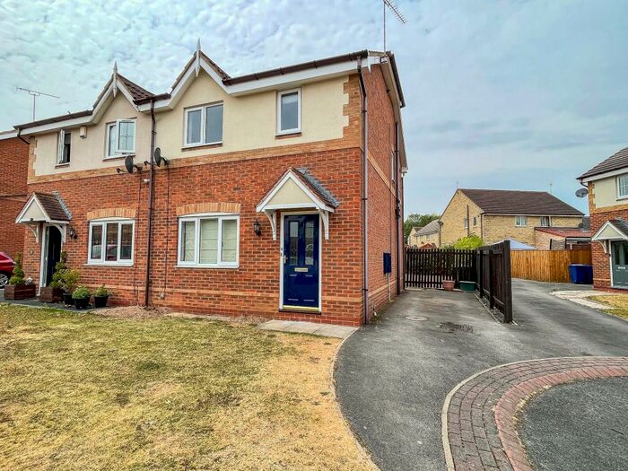 3 Bedroom Semi-Detached House To Rent In Farlawns Court, Balby, DN4