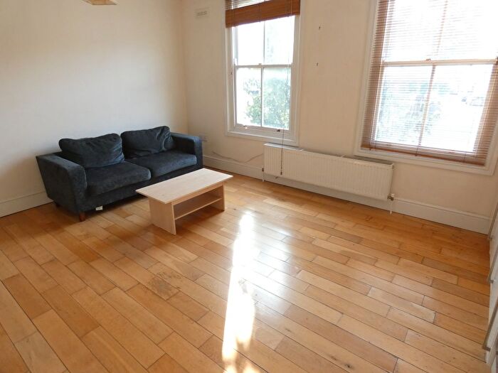 1 Bedroom Flat To Rent In Hewlett Road, Bow, E3