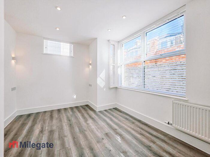 2 Bedroom Flat To Rent In Gordon Road, Southend-On-Sea, SS1