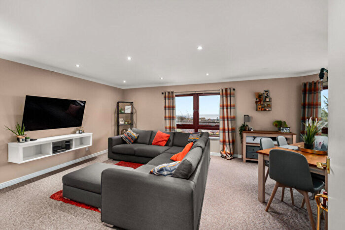 2 Bedroom Apartment For Sale In E Abercorn Street, DD4