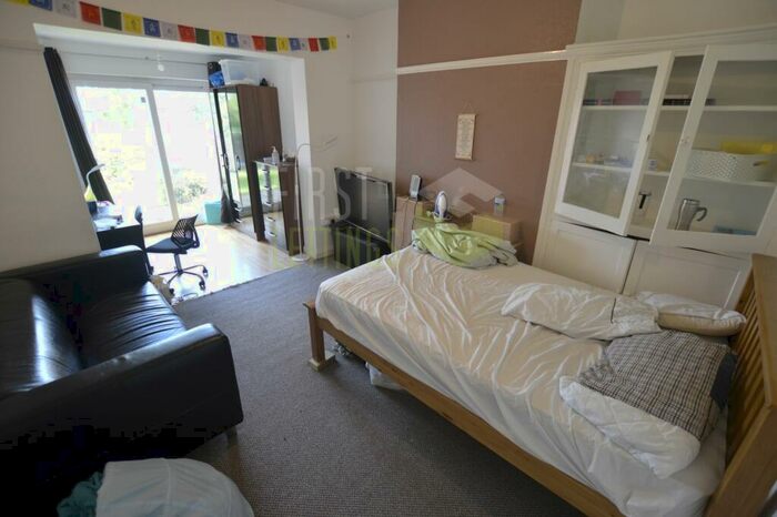 3 Bedroom Semi-Detached House To Rent In Landseer Road, Clarendon Park, LE2