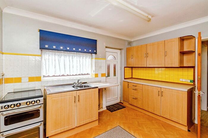 2 Bedroom Semi-Detached Bungalow For Sale In Maple Leaf Road, Wednesbury, WS10