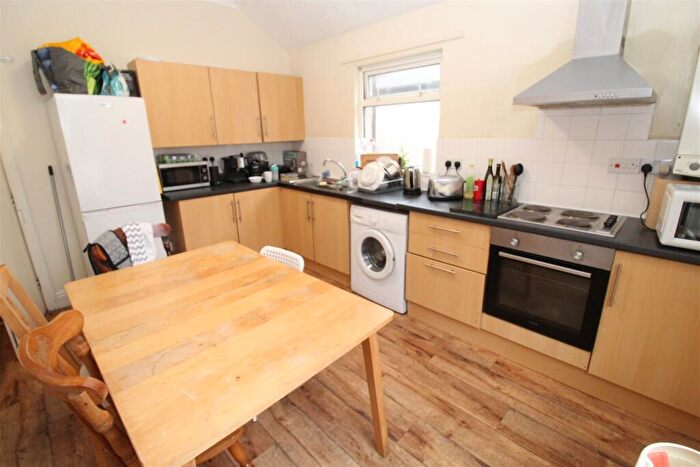4 Bedroom Flat To Rent In Crwys Road, Cathays, Cardiff, CF24