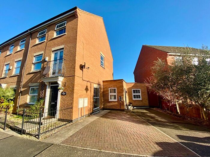 5 Bedroom Town House For Sale In Buckthorn Road, Hampton Hargate, Peterborough, Cambridgeshire, PE7