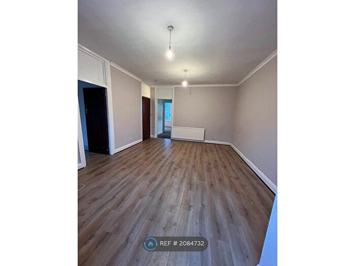 2 Bedroom Flat To Rent In High Road, London, N20