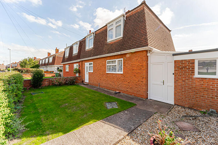 3 Bedroom Semi-Detached House For Sale In Summerlands Road, BS23