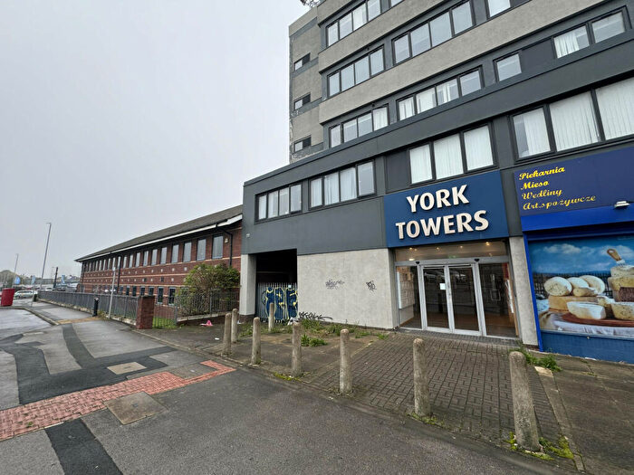 1 Bedroom Apartment To Rent In York Towers, York Road, Leeds, West Yorkshire, LS9