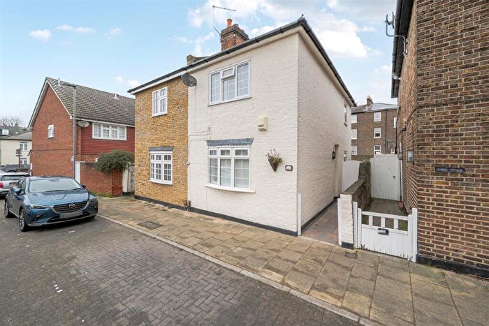 3 Bedroom Semi Detached House For Sale In St. Marys Road, Surbiton, KT6
