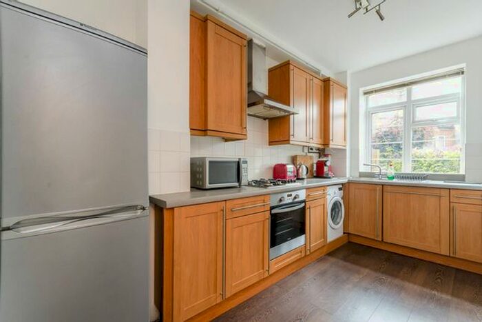 2 Bedroom Flat To Rent In Barton Court, Barons Court, London, W14