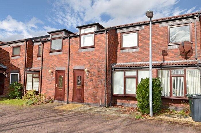 2 Bedroom Mews For Sale In Foxwist Close, Chester, CH2