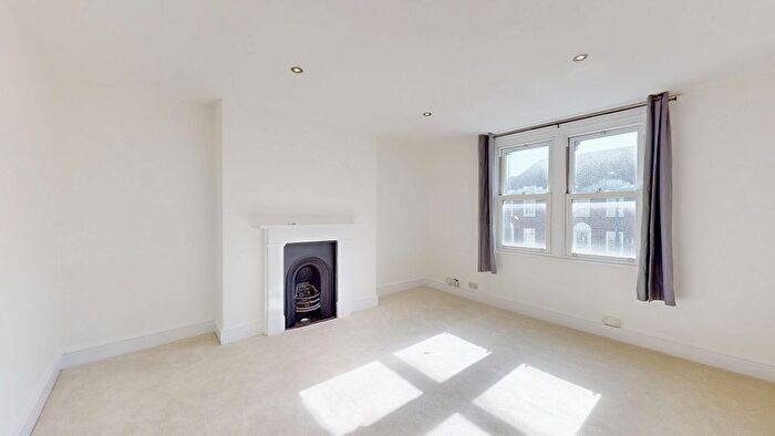2 Bedroom Flat To Rent In Upper Richmond Road West, London, SW14