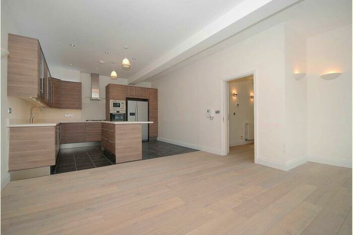 4 Bedroom Flat To Rent In Villiers Road, Willesden Green, NW2