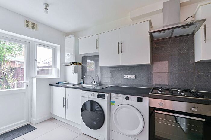 4 Bedroom Property To Rent In Sunshine Way, Mitcham, CR4