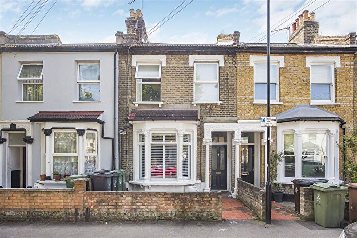 2 Bedroom Flat To Rent In Buckland Road, London, E10